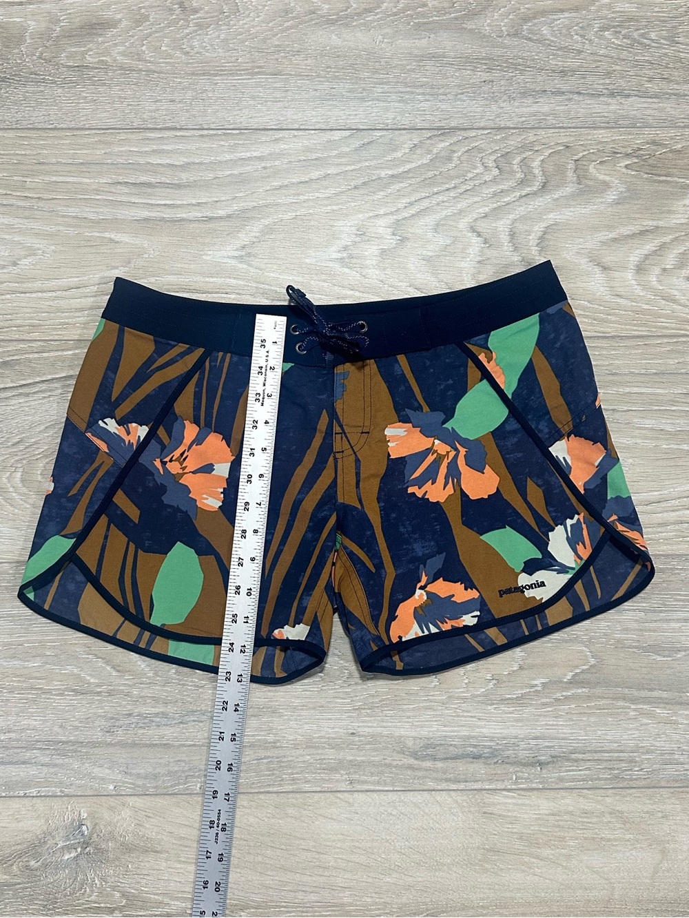 Patagonia Wavefarer Board Shorts Women’s Size 8 NWT Floral Surf Swim - Picture 6 of 7